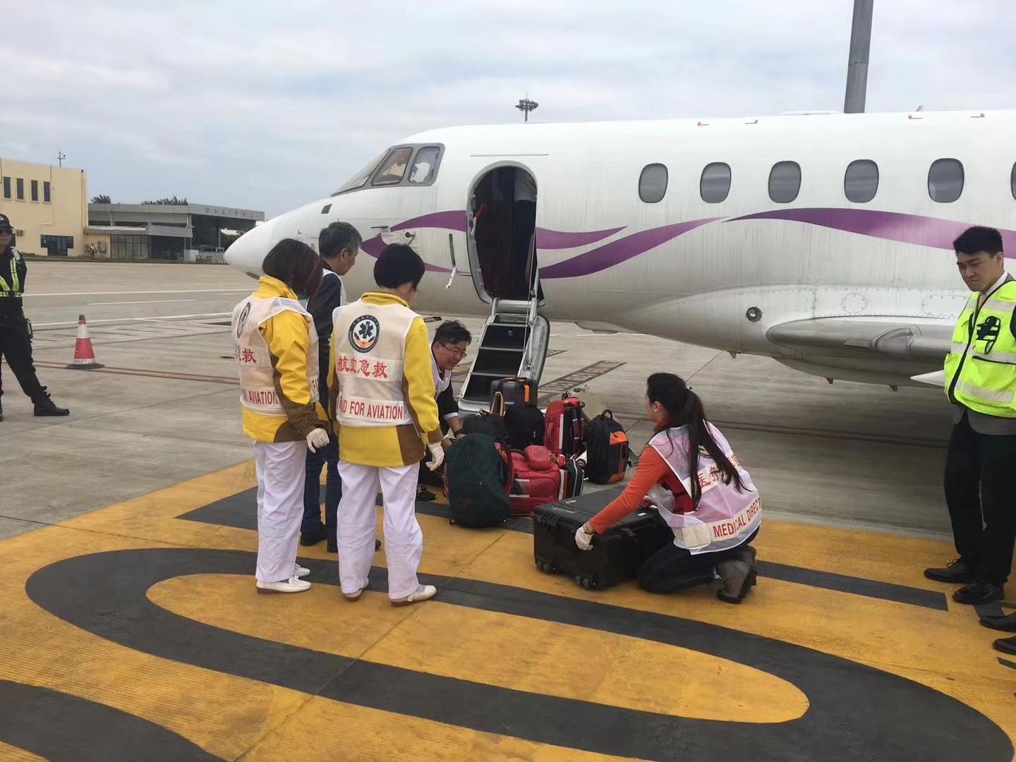 循化香港出入境救护车出租
